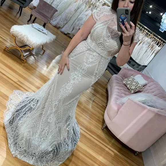 Berta Wedding Dress 16-04 Size 40